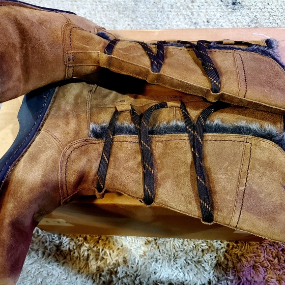 Clark's boots fur lined - Picture 4 of 10